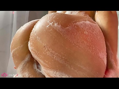 ❤️ Brunette Masturbates киска бо вибратор ба оргазми шадид дар душ Секс дар мо ﹏